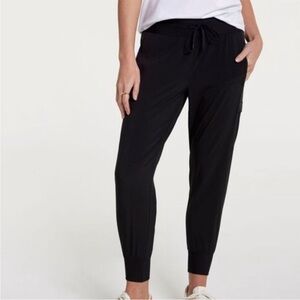 CALIA by Carrie Underwood Women's Truelight Cargo Pocket Jogger in Black M